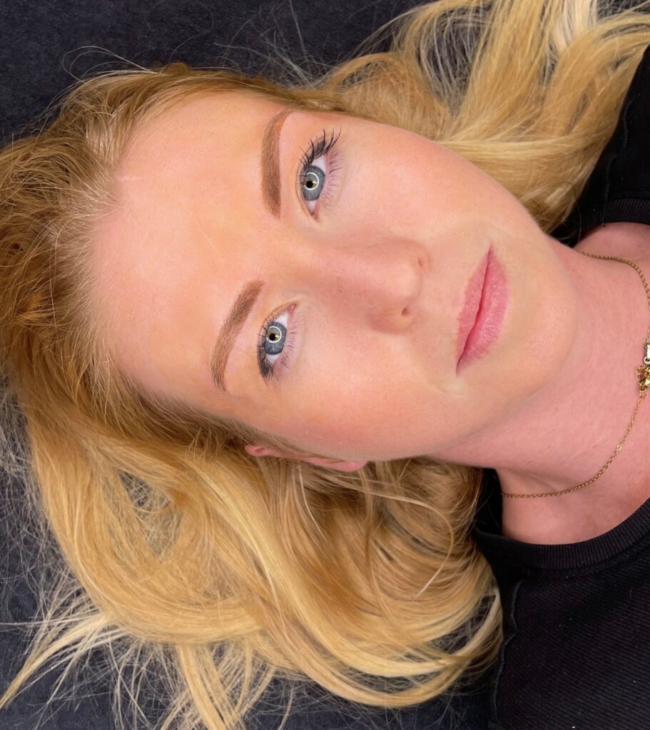 Natuurlijke permanente make-up wenkbrauwen